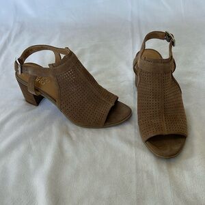Franco Sarto Harlet 2 Beige Leather Block Heeled Peep Toe Sandal Size 8